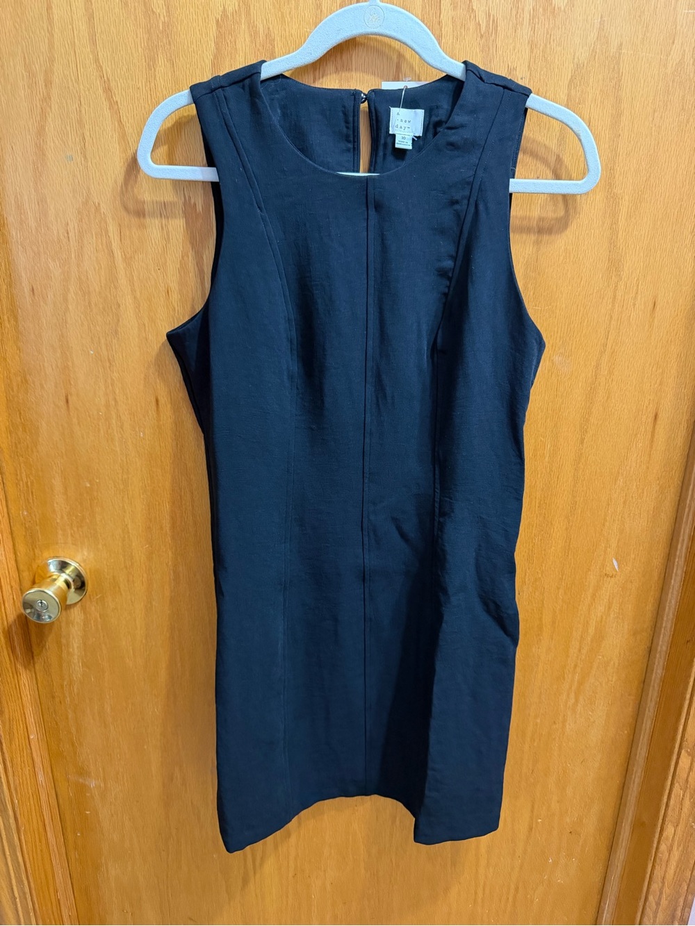Black Sleeveless Shift Dress - Classic Minimalist